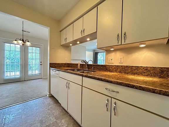 3rd image of 2357 London Pointe Dr