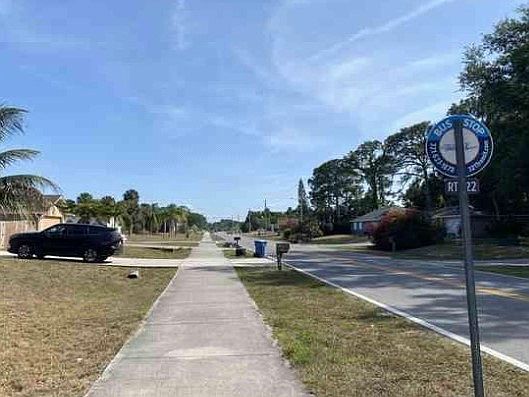 5th image of 1383 Eldron Blvd SE