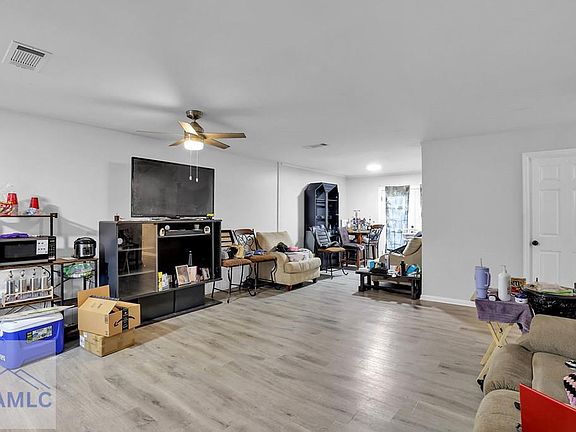 4th image of 126 Cherokee Cir