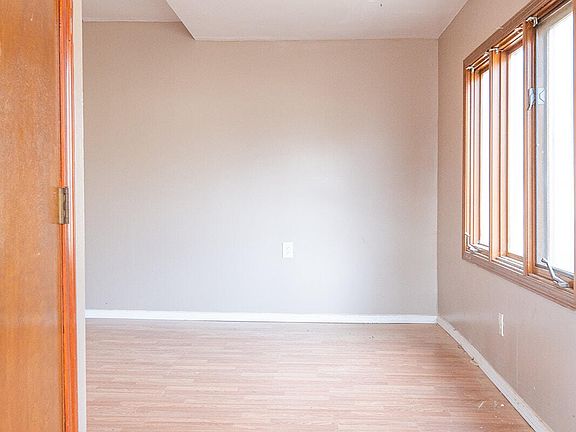 4th image of 6089 Hardy Ave
