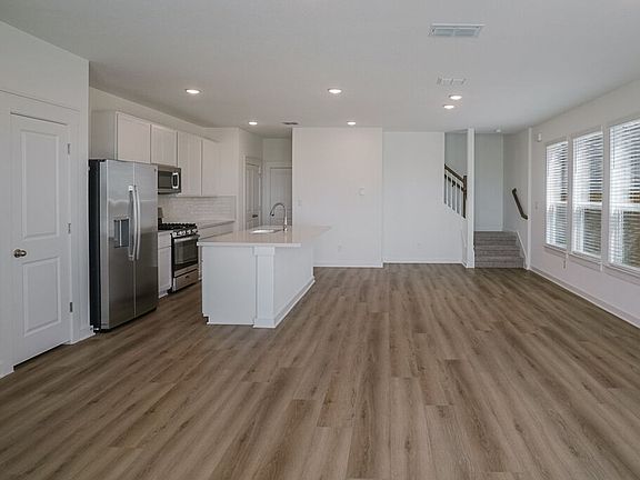 4th image of 124 Hartson Dr