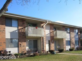 4040 S 65th St APT 06, Greenfield, WI 53220