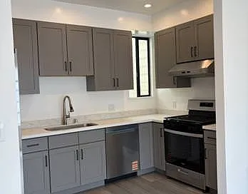 1914 Judah St #2 — Photo 4