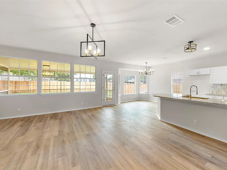 412 Tamara Dr — Photo 15
