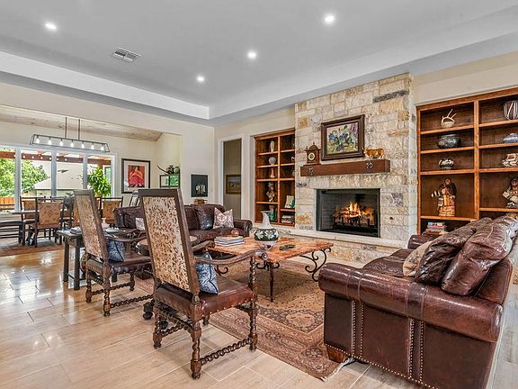 2nd image of 303 Ellebracht Dr