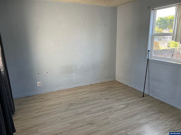 5th image of 745 16th Ave SW