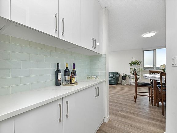 3rd image of 327 Maitland St #1101