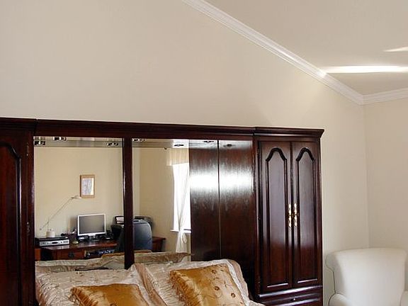 Large Master Suite, Vaulted Ceiling, Double Door Entry