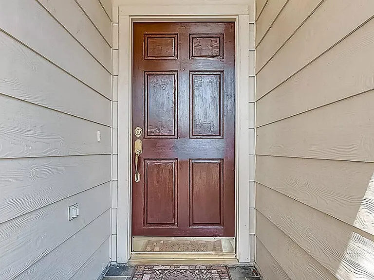 2910 Huntington Way — Photo 2