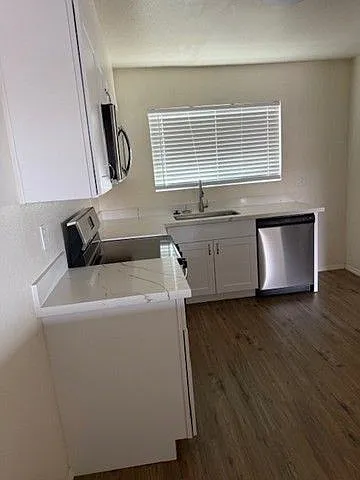 2 bed, 1.0 bath, 837 sqft, $1,195 — Photo 2