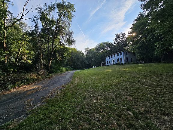 3rd image of 186 Spring St