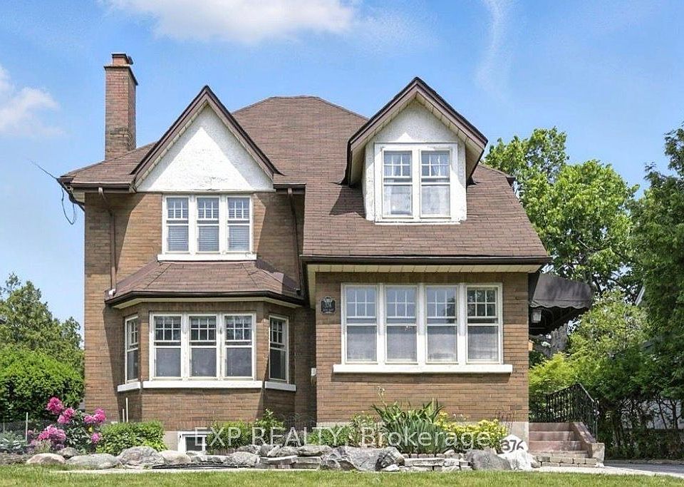 1st image of 376 King St E