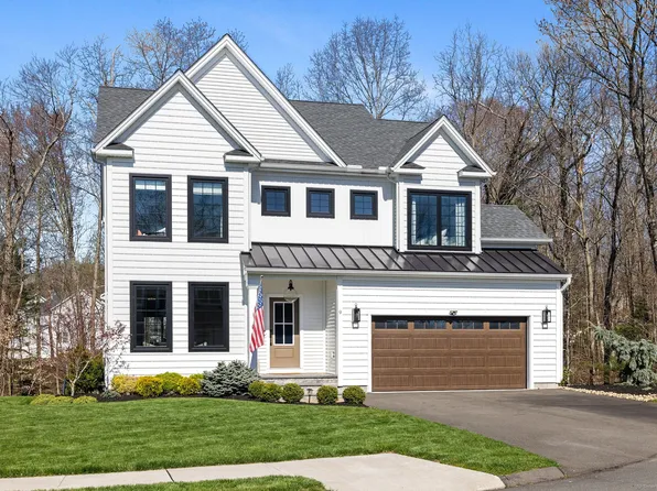 9 Dominics Court #9, Plainville, CT 06062