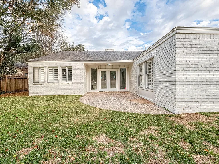 6107 Sanford Rd — Photo 44