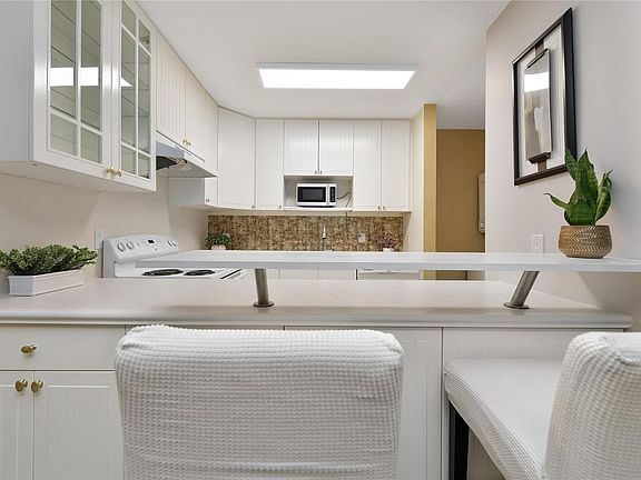 3rd image of 2310 Fernwood Rd