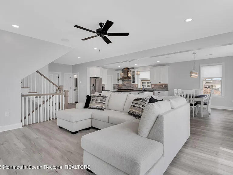 106 8th Ave — Photo 35