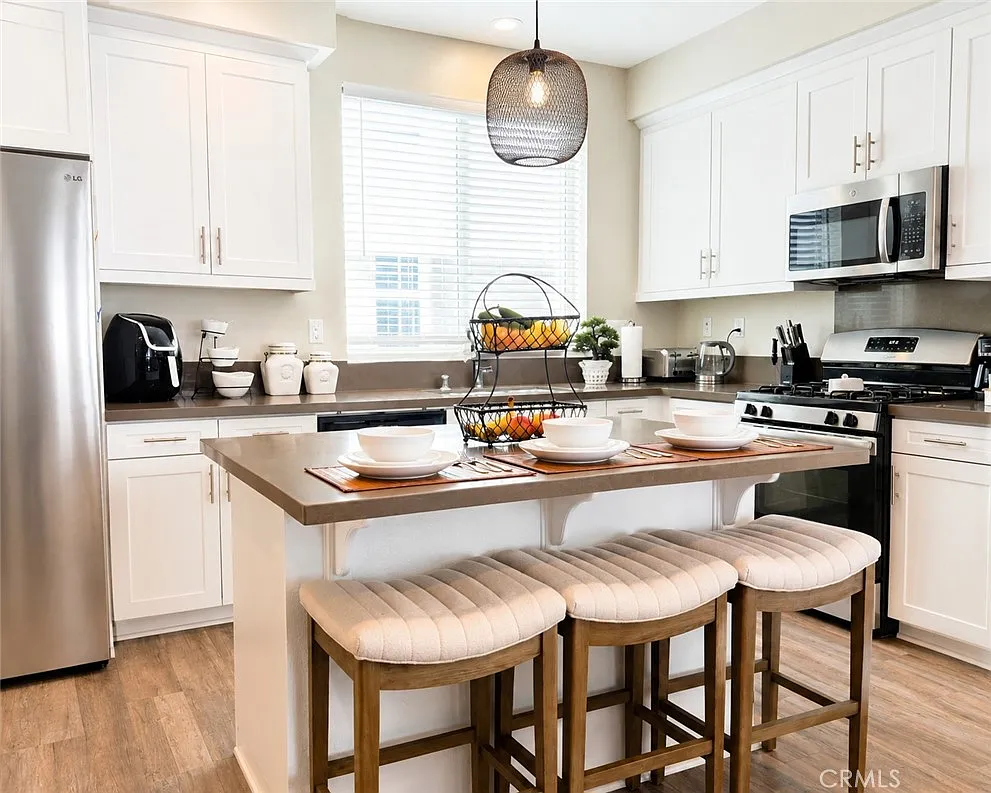 2 bed, 1.5 bath, 1613 sqft, $2,350 — Photo 4