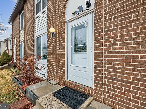 3rd image of 58 Apple Way