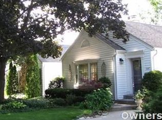 1012 E Henry Clay St, Whitefish Bay, WI 53217