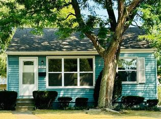 19157 Woodland St, Harper Woods, MI 48225
