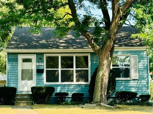 19157 Woodland St, Harper Woods, MI 48225