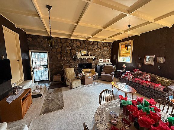 3rd image of 291 Gladden Ln E