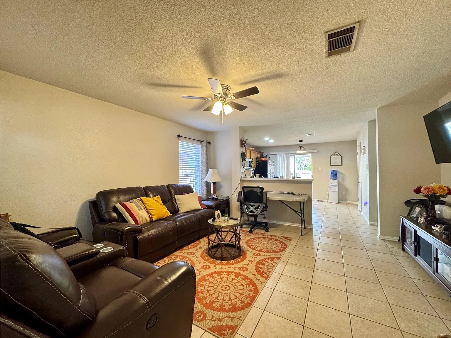 3 bed, 2.0 bath, 1198 sqft, $1,775 — Photo 4