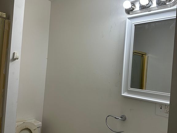 3rd image of 1922 7th St #1