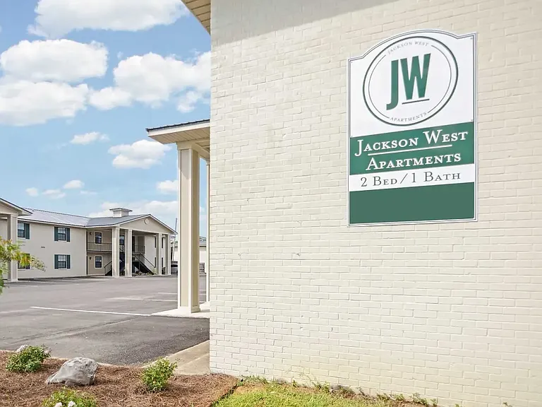 Jackson West Apartments — Photo 12