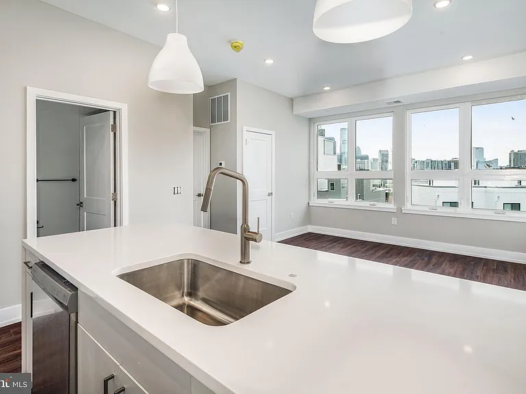 1527-29 Ridge Ave #1B — Photo 8