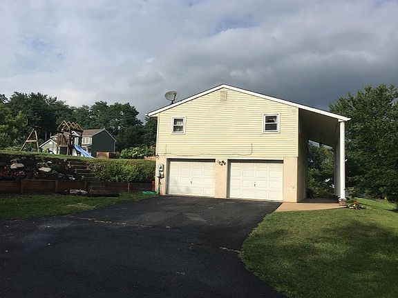 3rd image of 107 Hardwood Dr