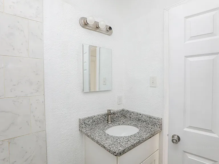 1609 Richmond Ave — Photo 29