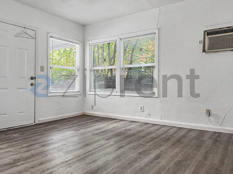 4309 32nd St — Photo 9