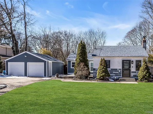 89 Pinelawn Avenue, Shirley, NY 11967