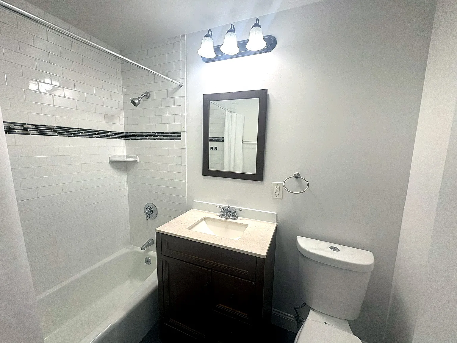 1 bed, 554 sqft, $2,400 — Photo 1