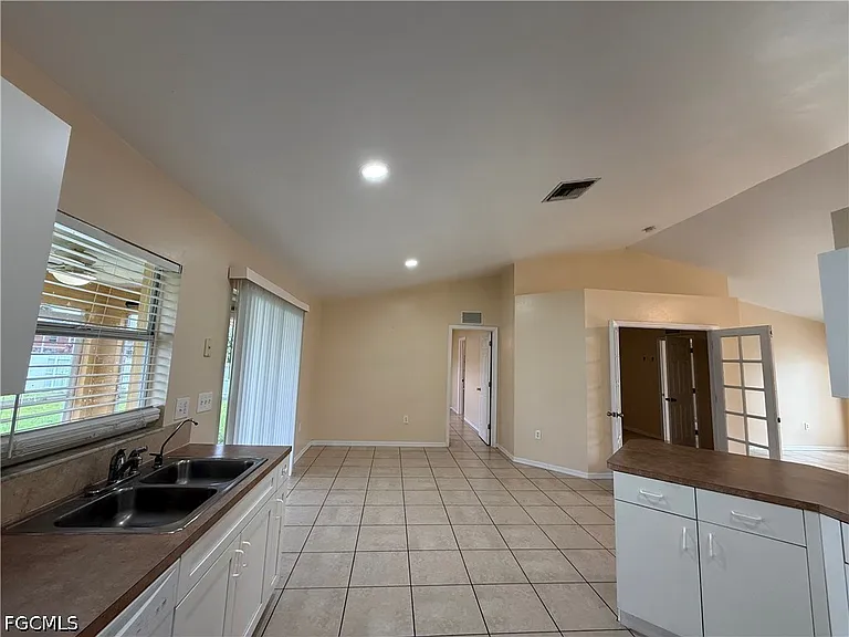 696 Homestead Rd S — Photo 11