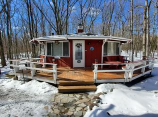 219 Forest Ridge Dr, Hawley, PA 18428