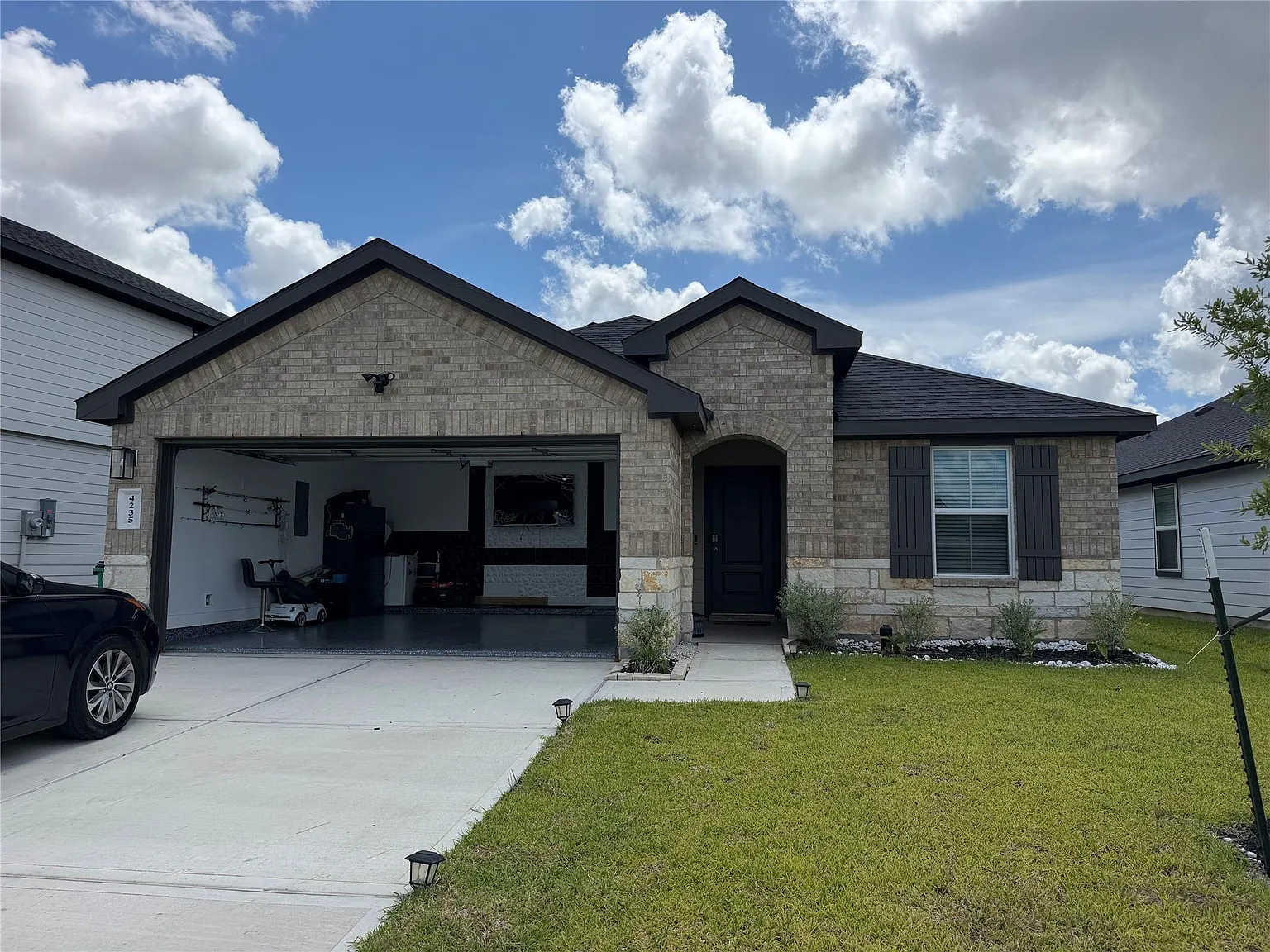 4 bed, 2.0 bath, 1544 sqft, $2,400 — Photo 3