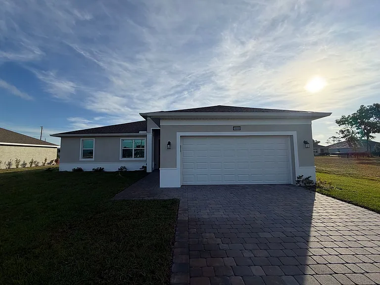 18418 Wintergarden Ave — Photo 3