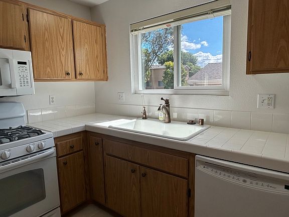 4th image of 1008 Harbor Heights Dr Unit B