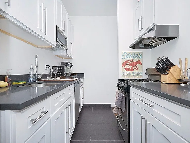 302 Manhattan Ave #2G — Photo 3
