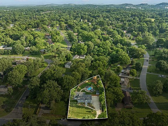 2nd image of 505 Oakley Dr