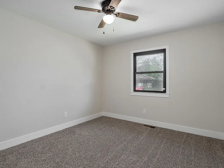 2558 W Village Ln — Photo 24