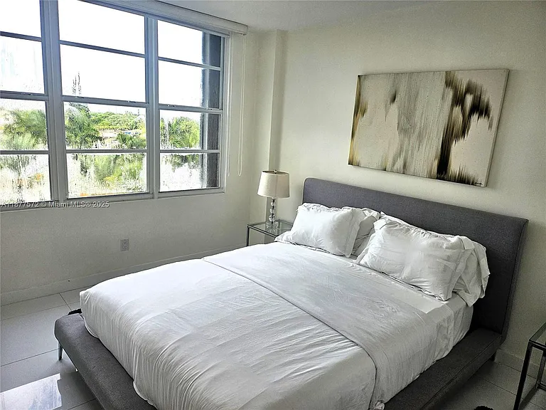 5161 Collins Ave #707 — Photo 16