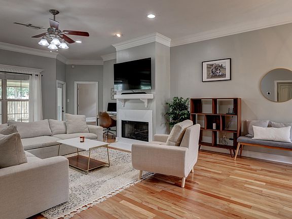3rd image of 102 Durham Dr