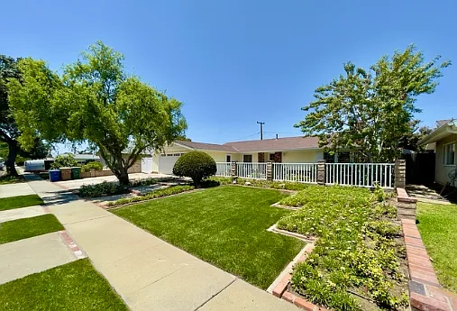 1935 Hobart Dr — Photo 9