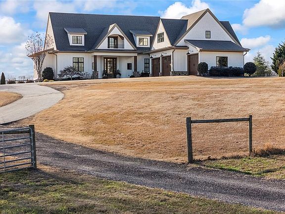 2nd image of 3315 Chandler Rd