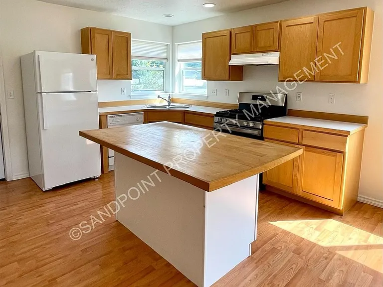 423 Louis Ln — Photo 12