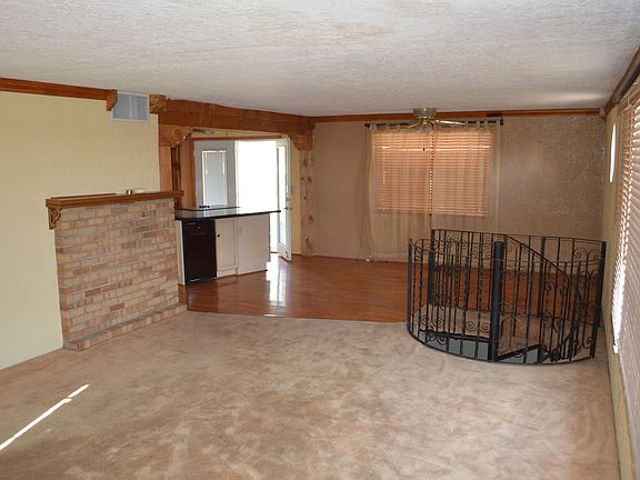4th image of 909 N Foch St