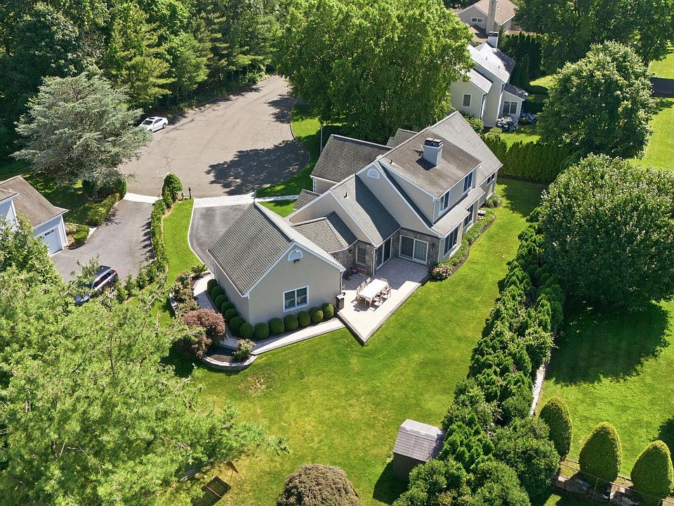 1st image of 15 Ellis Drive #13